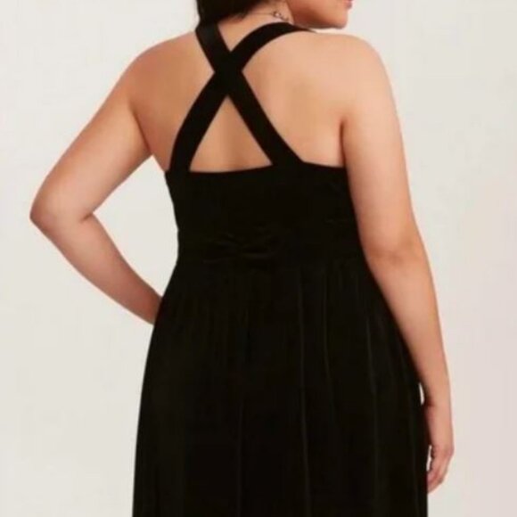 NWT SIZE 6 TORRID BLACK VELVET SURPLICE SLEEVEELSS HALTER DRESS 6X PLUS 30 - Picture 12 of 13